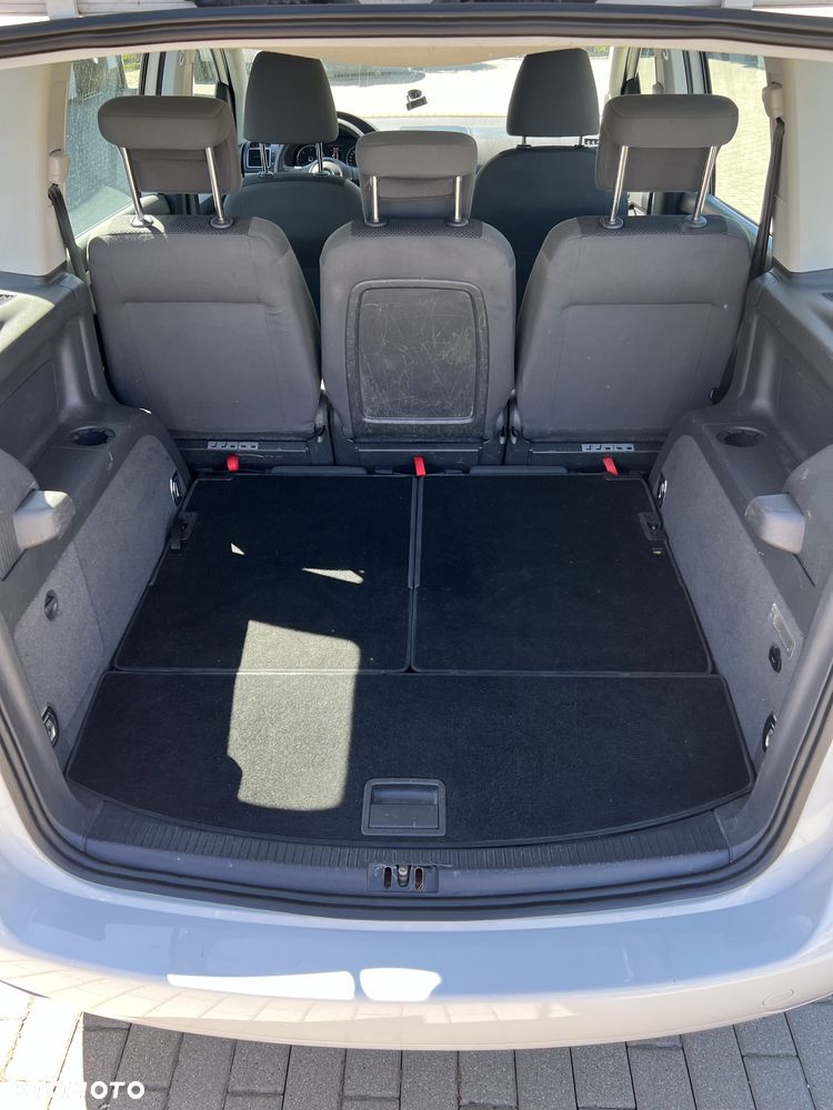 Volkswagen Touran - 8