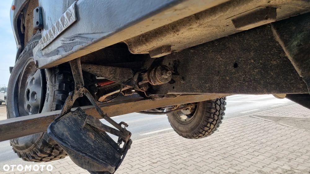 Land Rover Defender - 36