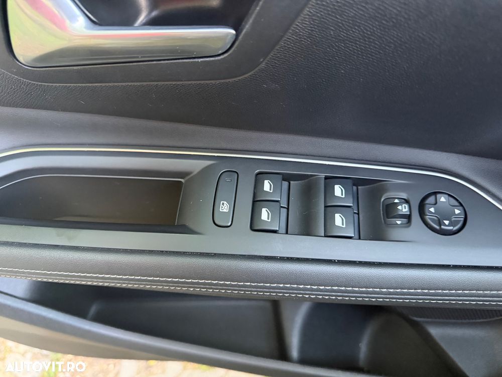 Peugeot 3008 PureTech 130 Stop & Start GPF EAT8 Allure - 11
