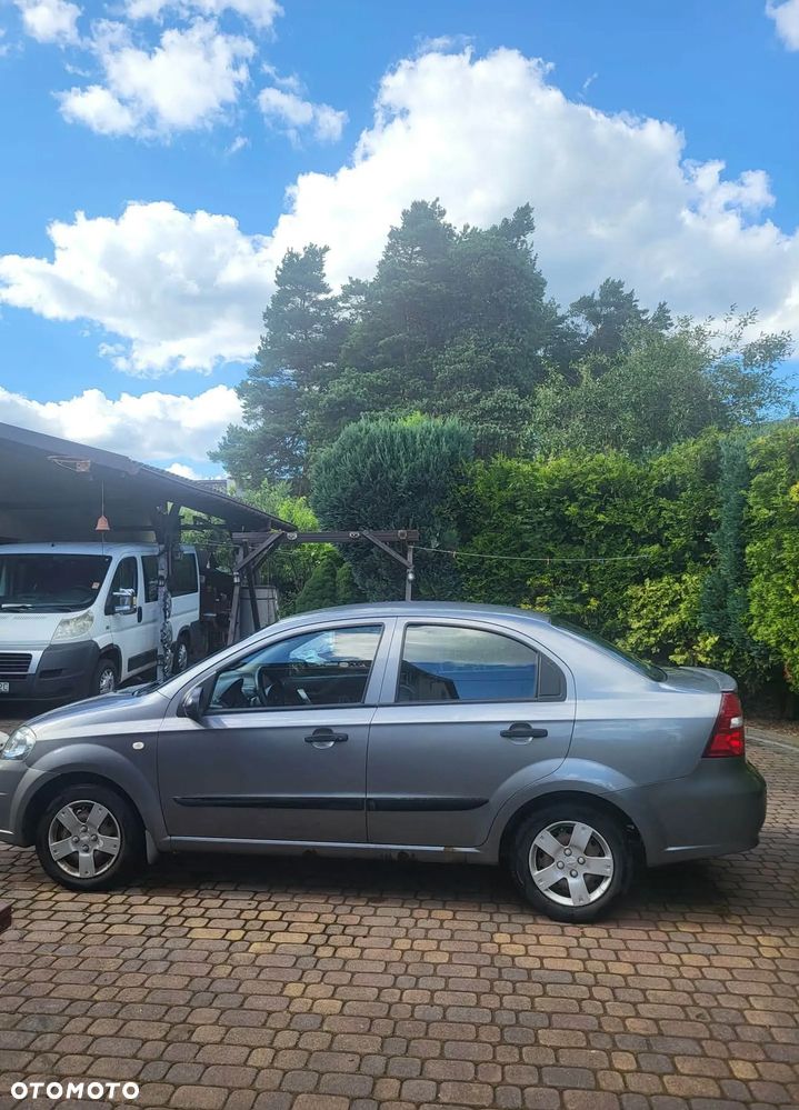 Chevrolet Aveo - 4