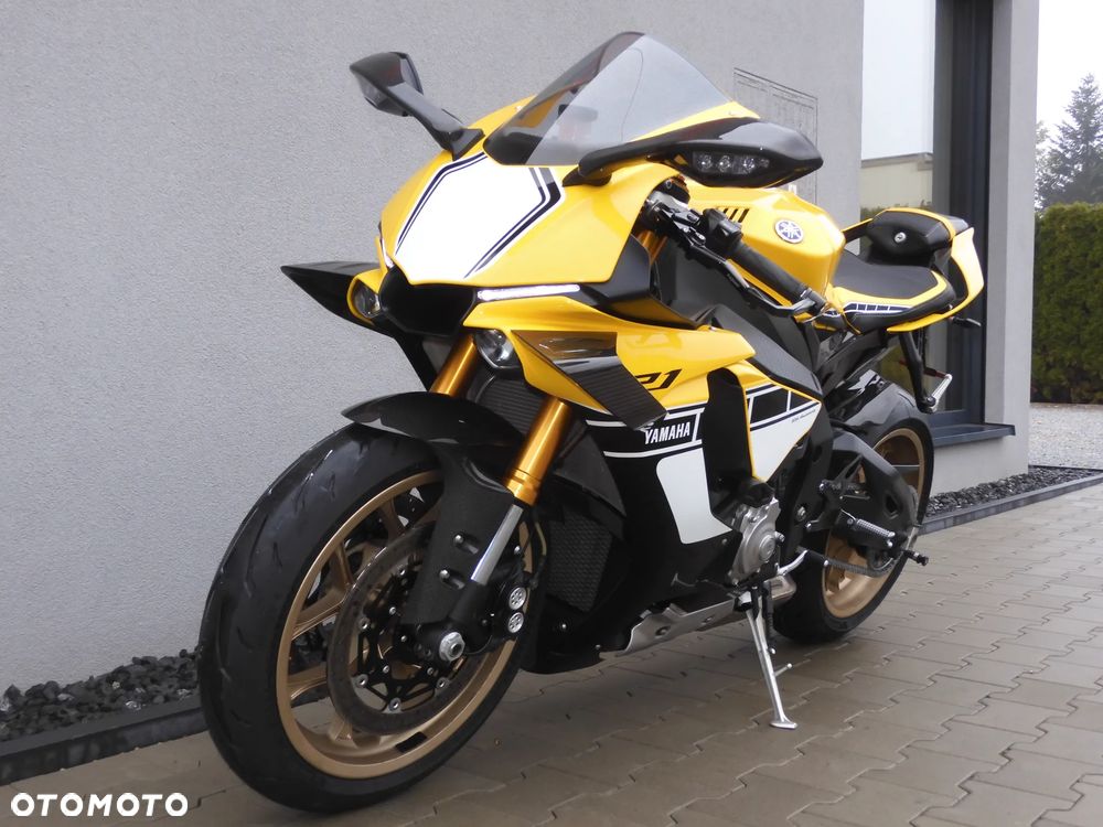 Yamaha R1 - 37