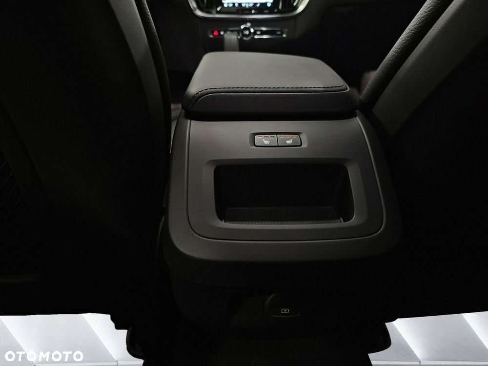 Volvo V60 B4 B Plus Dark - 27