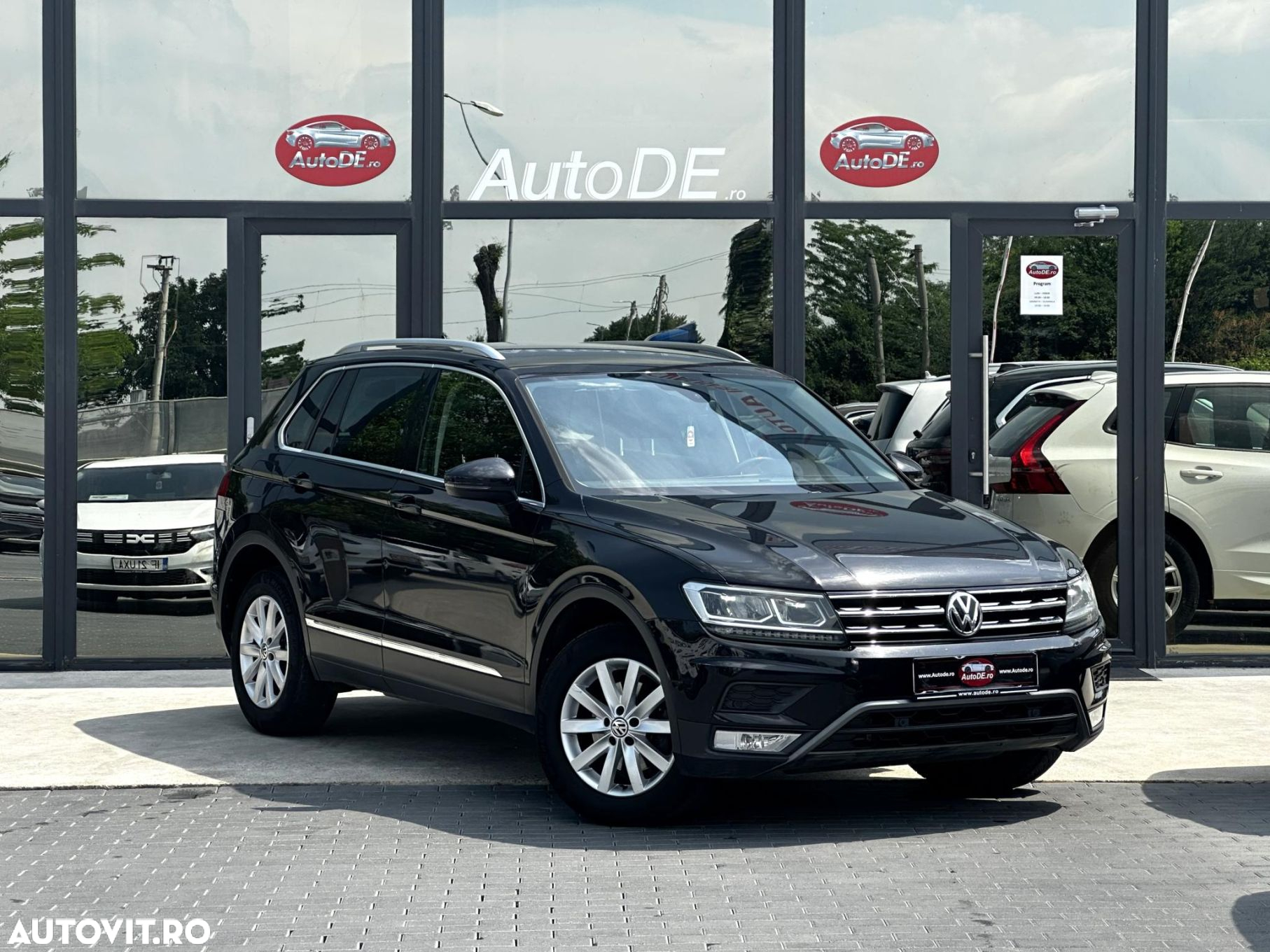 Volkswagen Tiguan - 2