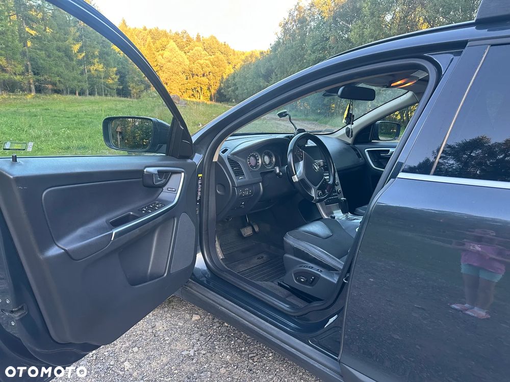 Volvo XC 60 D5 AWD Momentum - 7