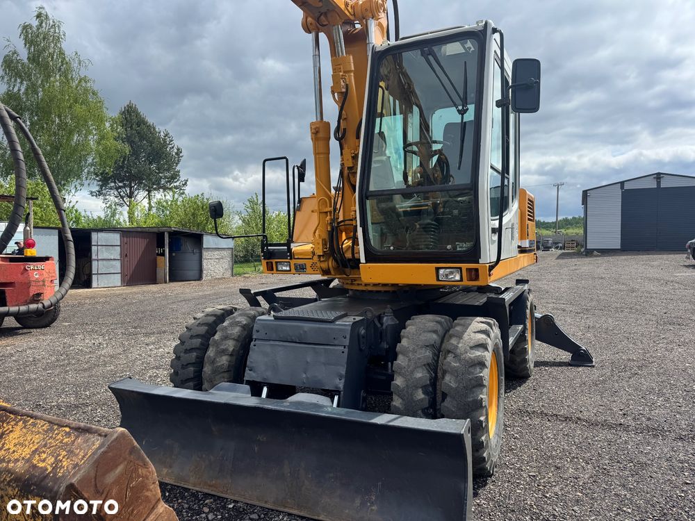 Liebherr 900B - 10