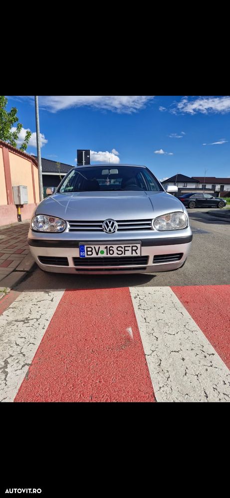Volkswagen Golf - 1