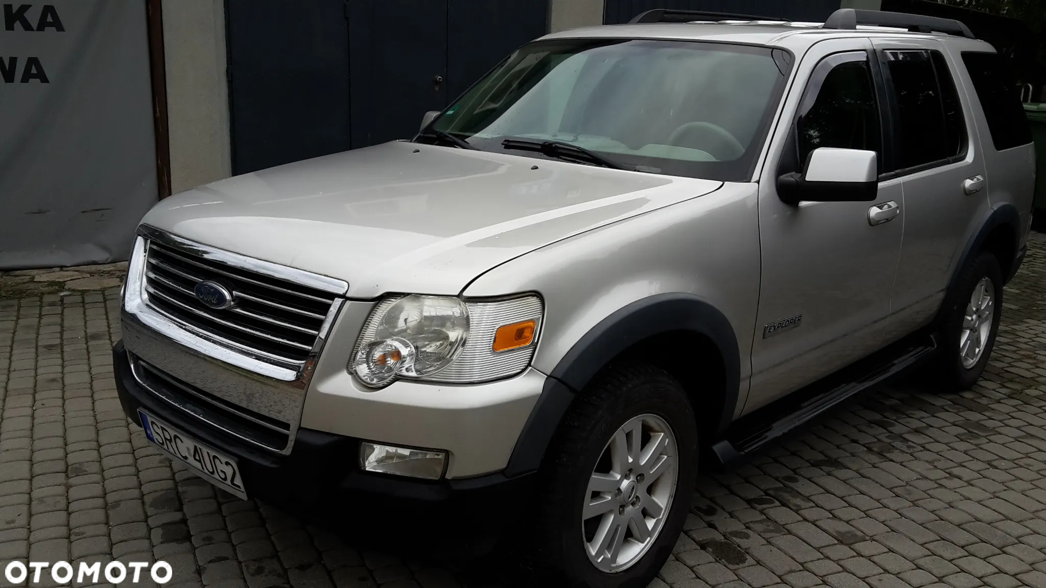Ford Explorer - 2