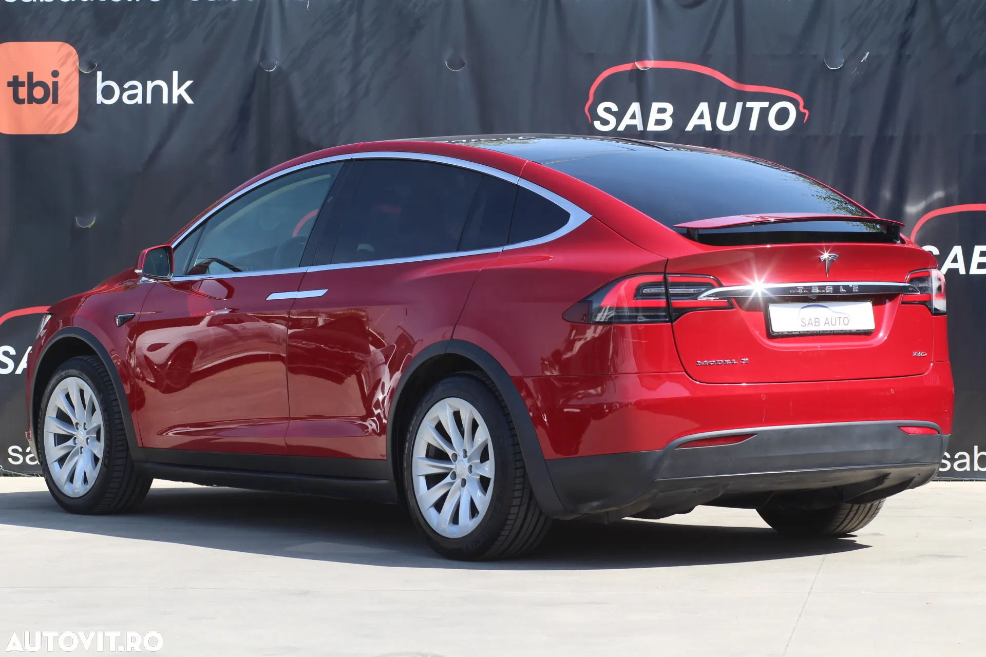 Tesla Model X - 25