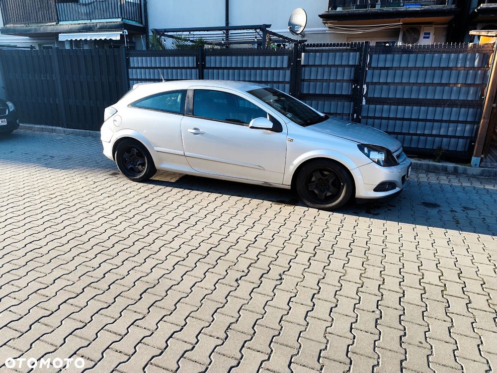 Opel Astra III GTC 2.0 T Sport - 3