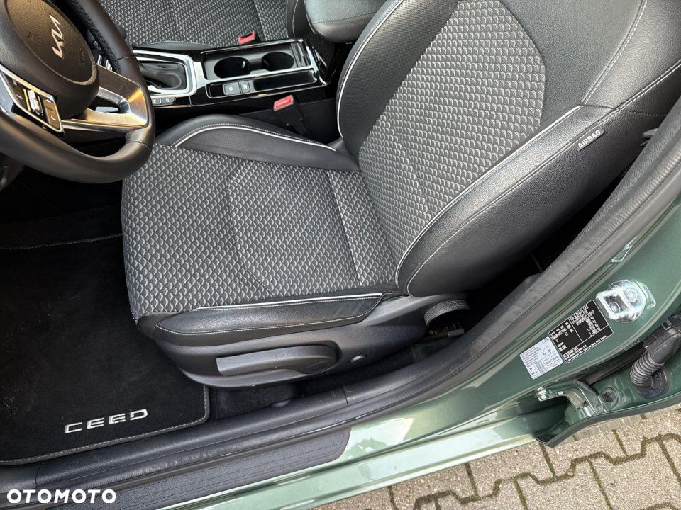 Kia Ceed - 13