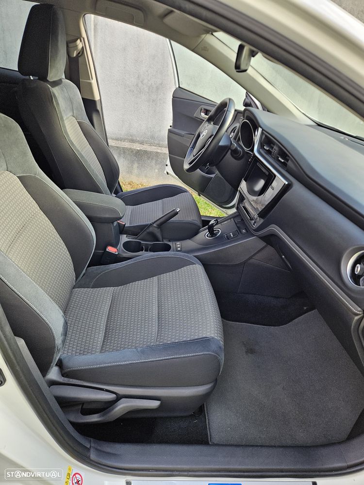 Toyota Auris 1.8 HSD Comfort +P.Techno+P.Sport - 12