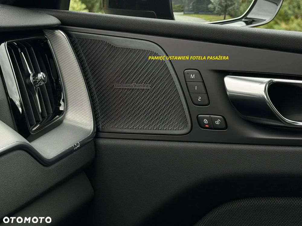 Volvo XC 60 B4 D AWD Plus Dark - 12