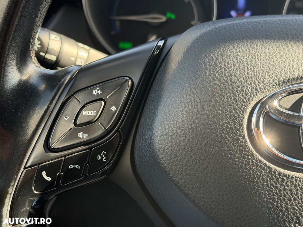 Toyota C-HR Hybrid Lounge - 26