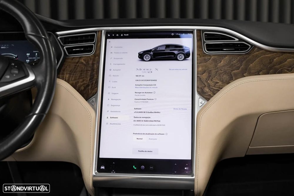 Tesla Model X 90D - 31