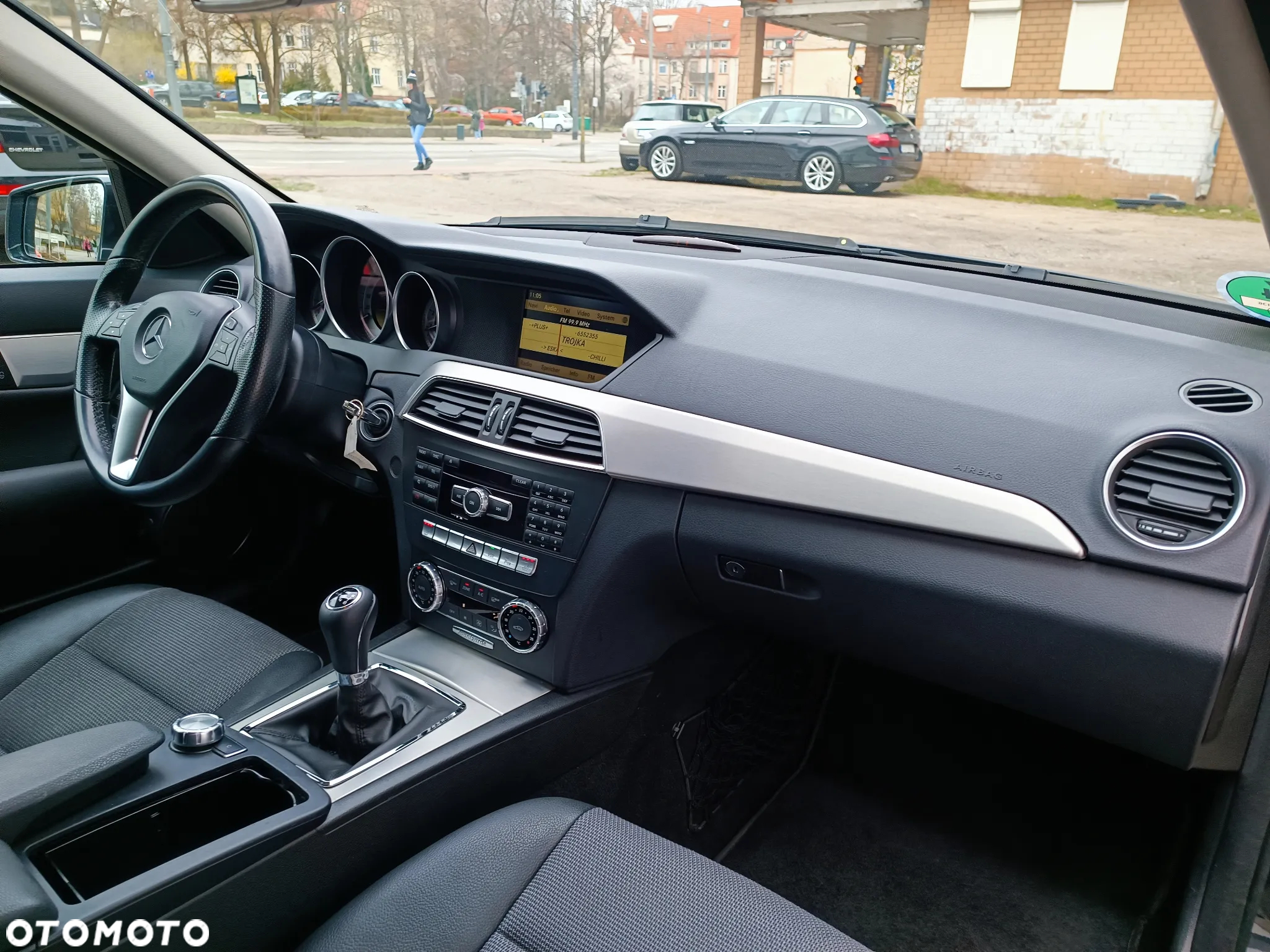 Mercedes-Benz Klasa C 180 CGI BlueEff Avantgarde - 29