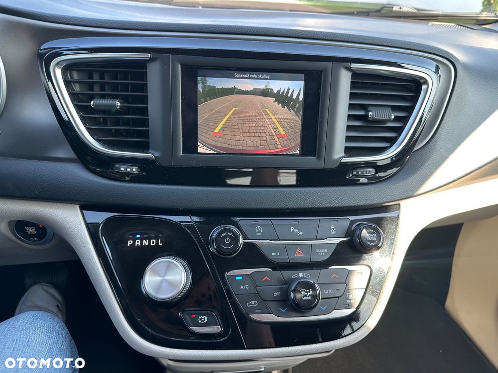 Chrysler Pacifica - 30