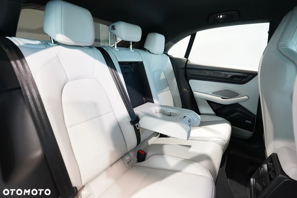 Porsche Macan Turbo 100kWh - 12