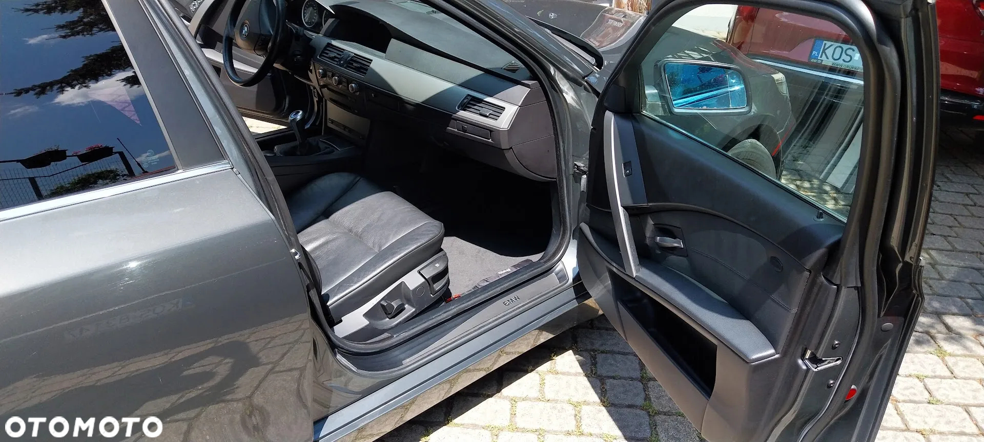 BMW Seria 5 523i - 25