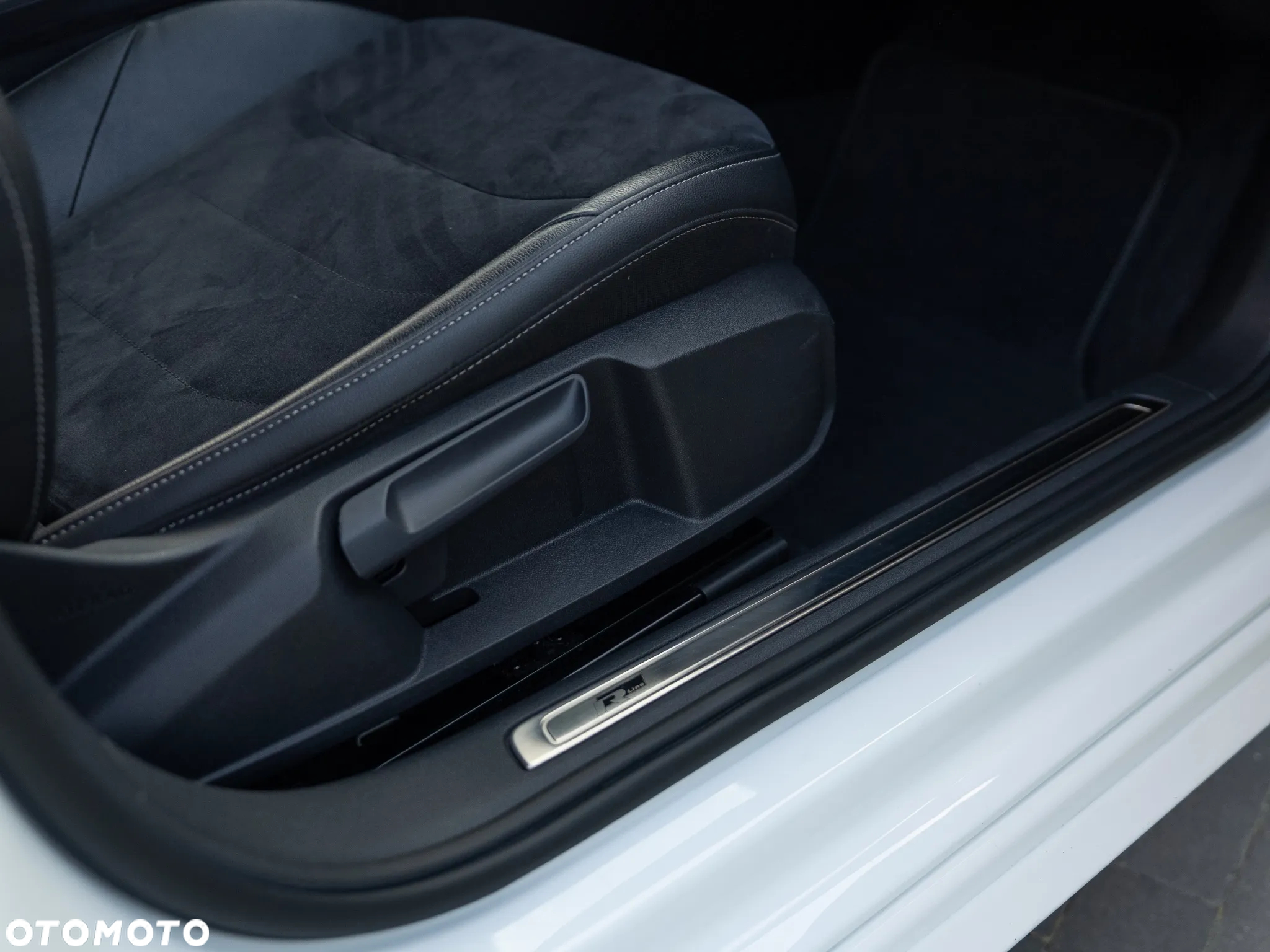 Volkswagen Arteon 2.0 TDI SCR R-Line DSG - 16