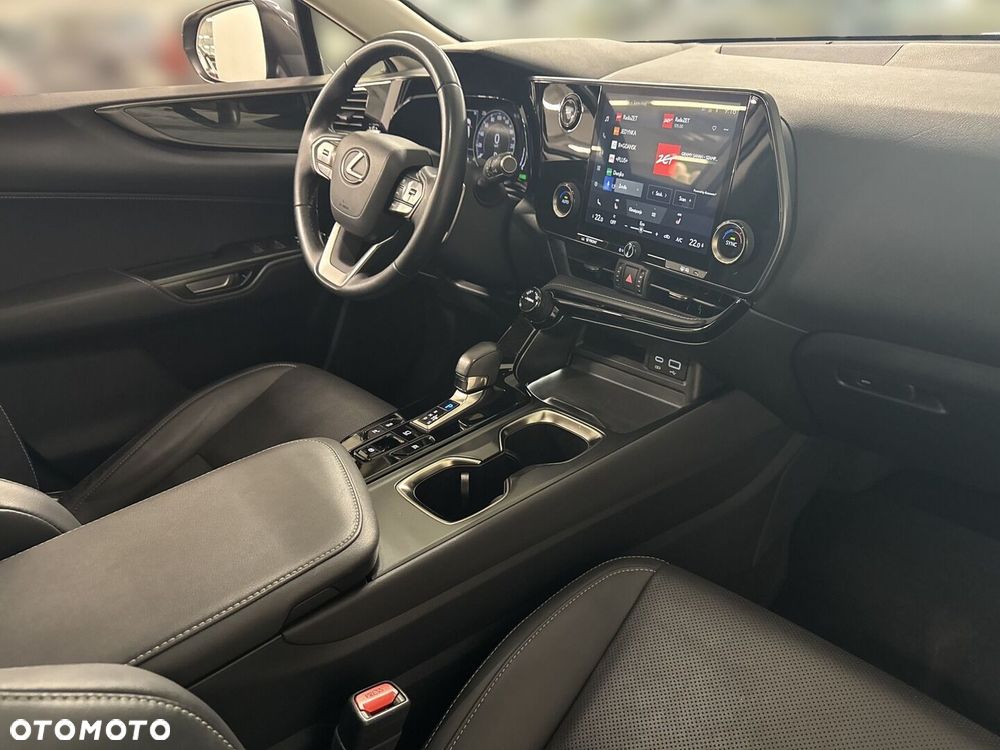 Lexus NX 350h Business AWD - 24