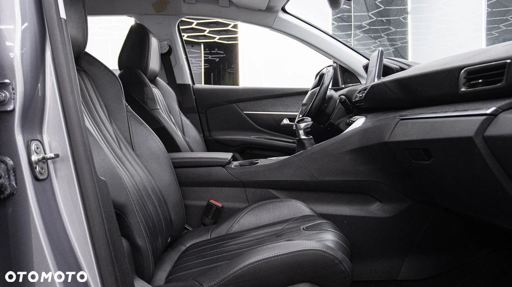 Peugeot 3008 1.2 PureTech Allure S&S - 20