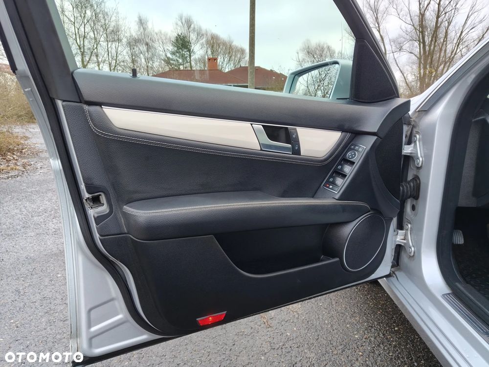 Mercedes-Benz Klasa C 220 CDI 7G-TRONIC Avantgarde Edition - 14