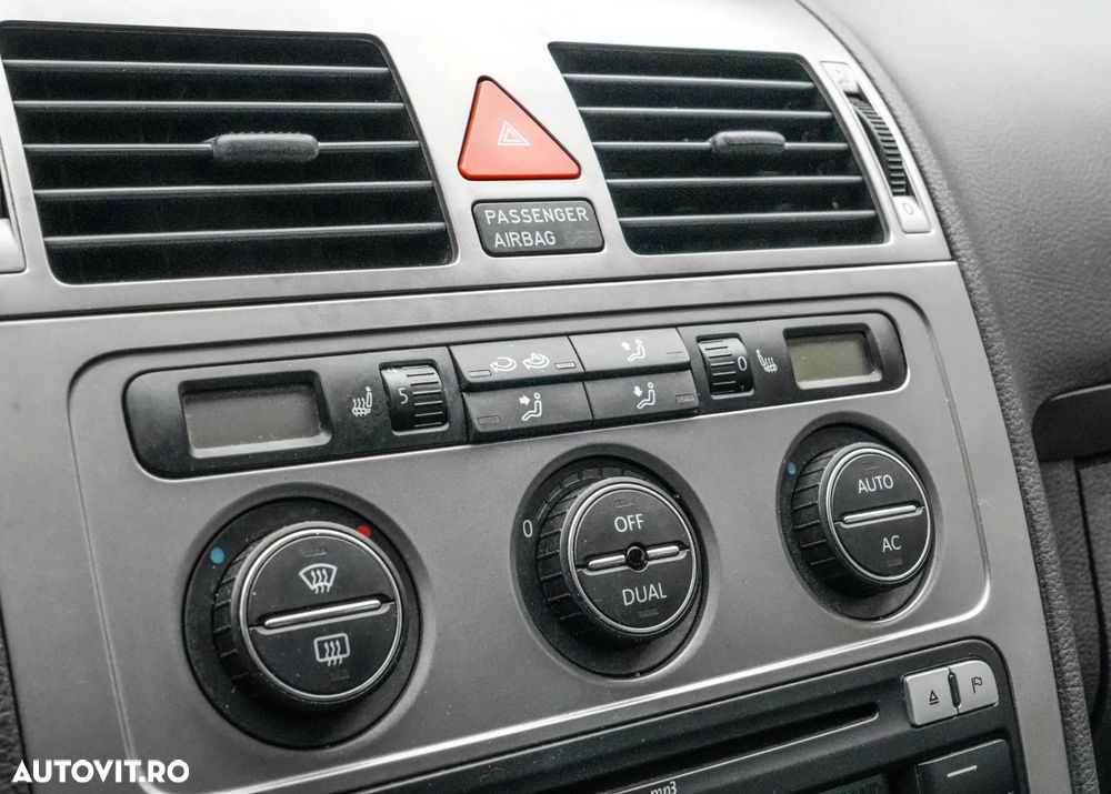 Volkswagen Touran 1.9 TDI DPF Conceptline BlueMotion - 20