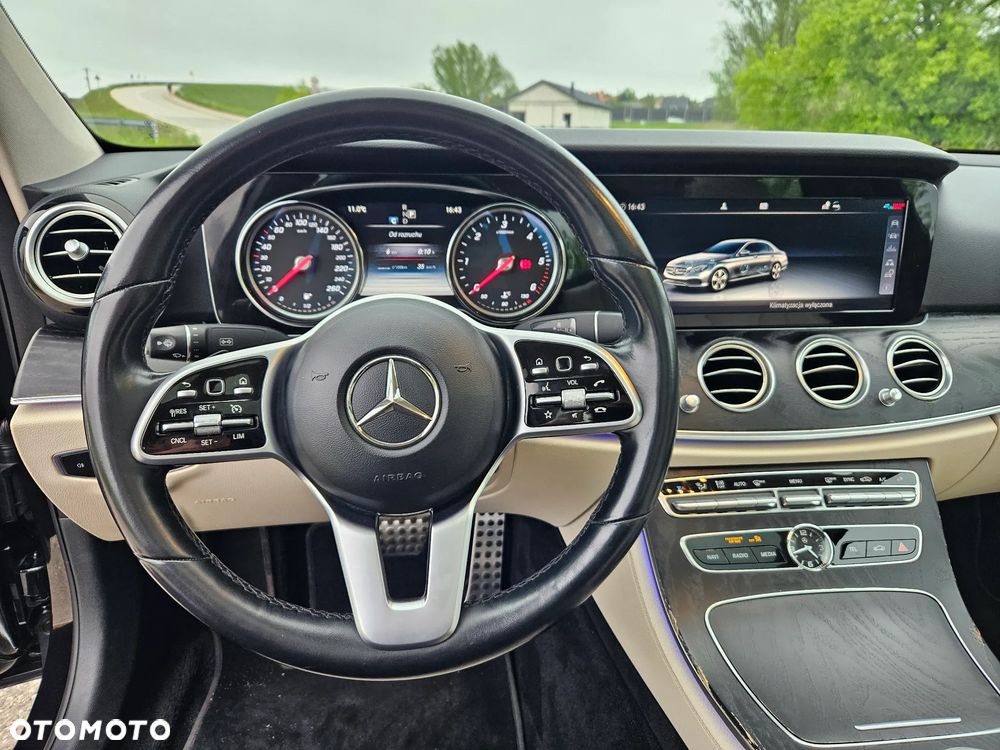 Mercedes-Benz Klasa E 220 d 4-Matic 9G-TRONIC - 24
