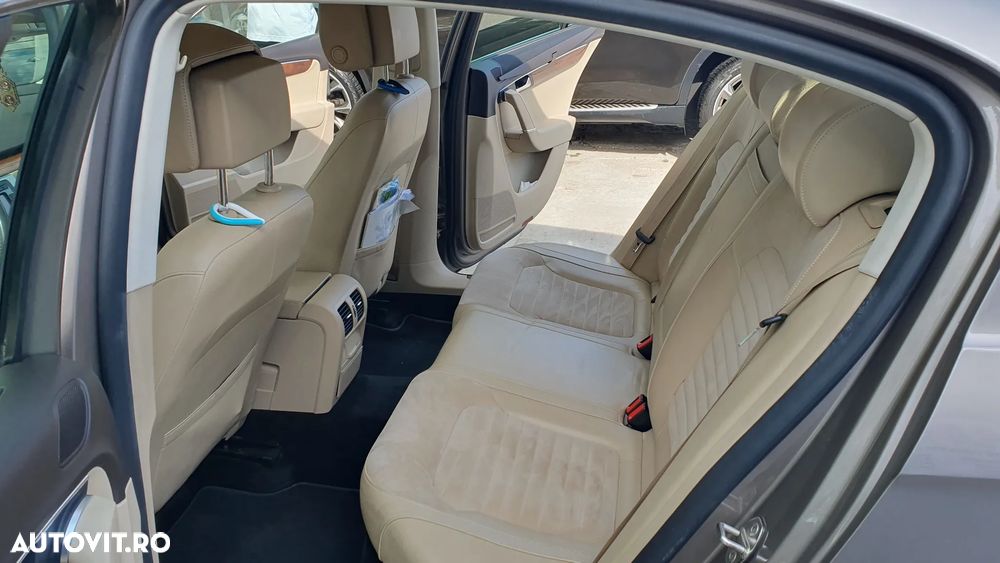 Volkswagen Passat - 2