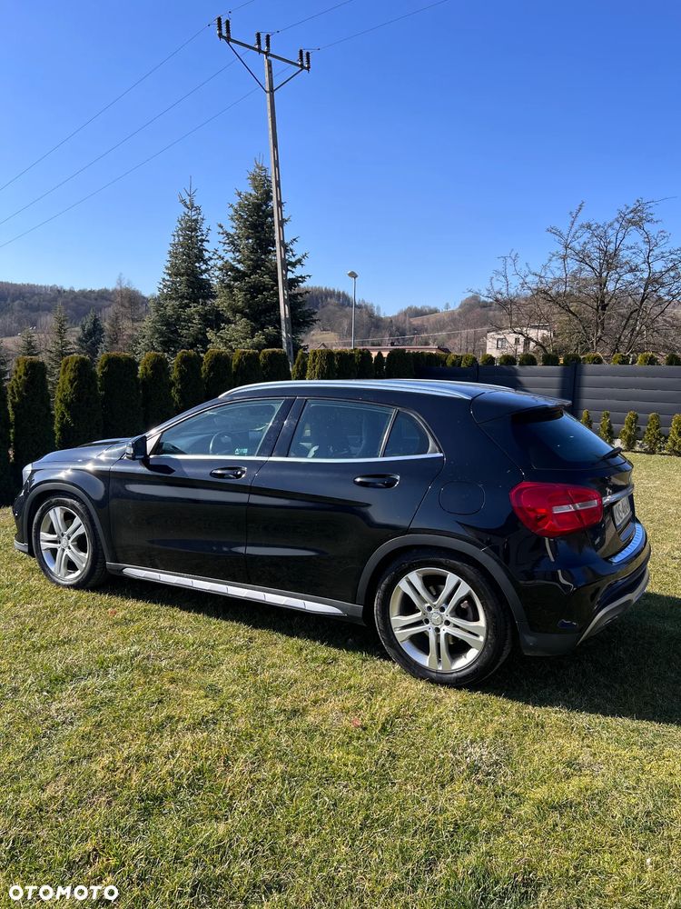 Mercedes-Benz GLA 180 7G-DCT AMG Line - 2