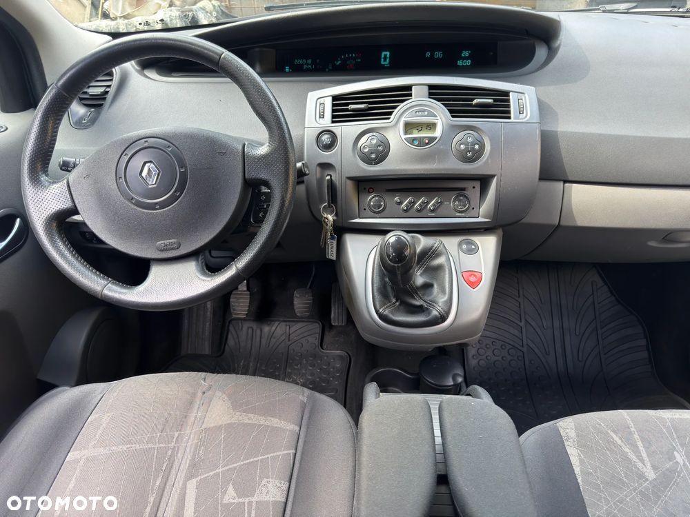Renault Scenic 1.6 16V Dynamique - 10