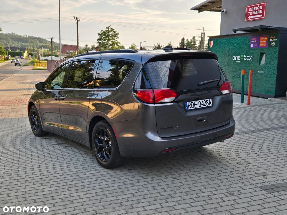 Chrysler Pacifica - 8