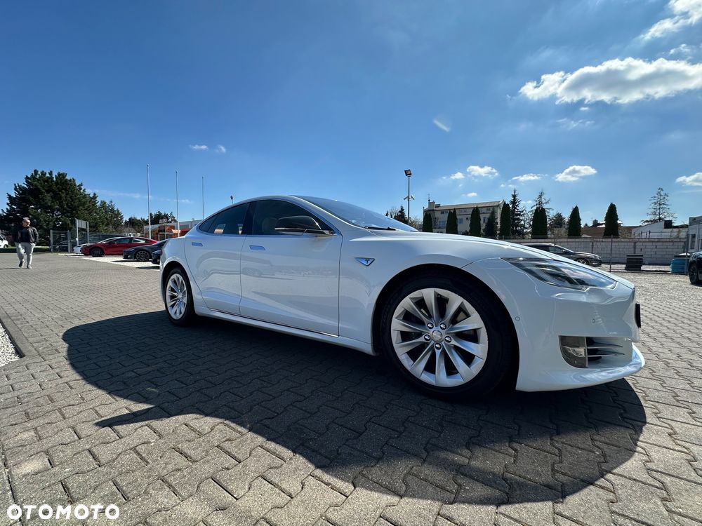 Tesla Model S 90 D - 17