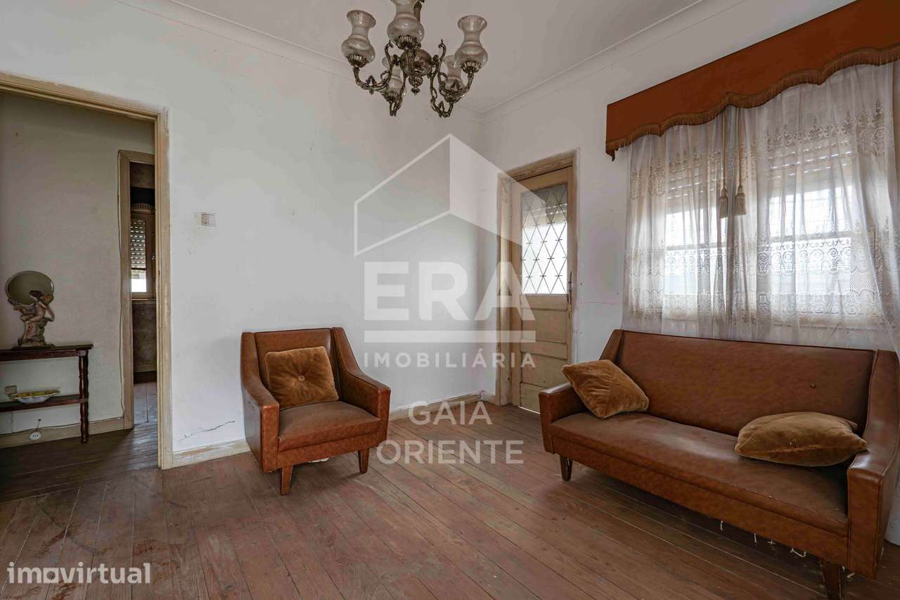 Moradia T3 isolada para renovar em Sanguedo - Grande imagem: 2/20