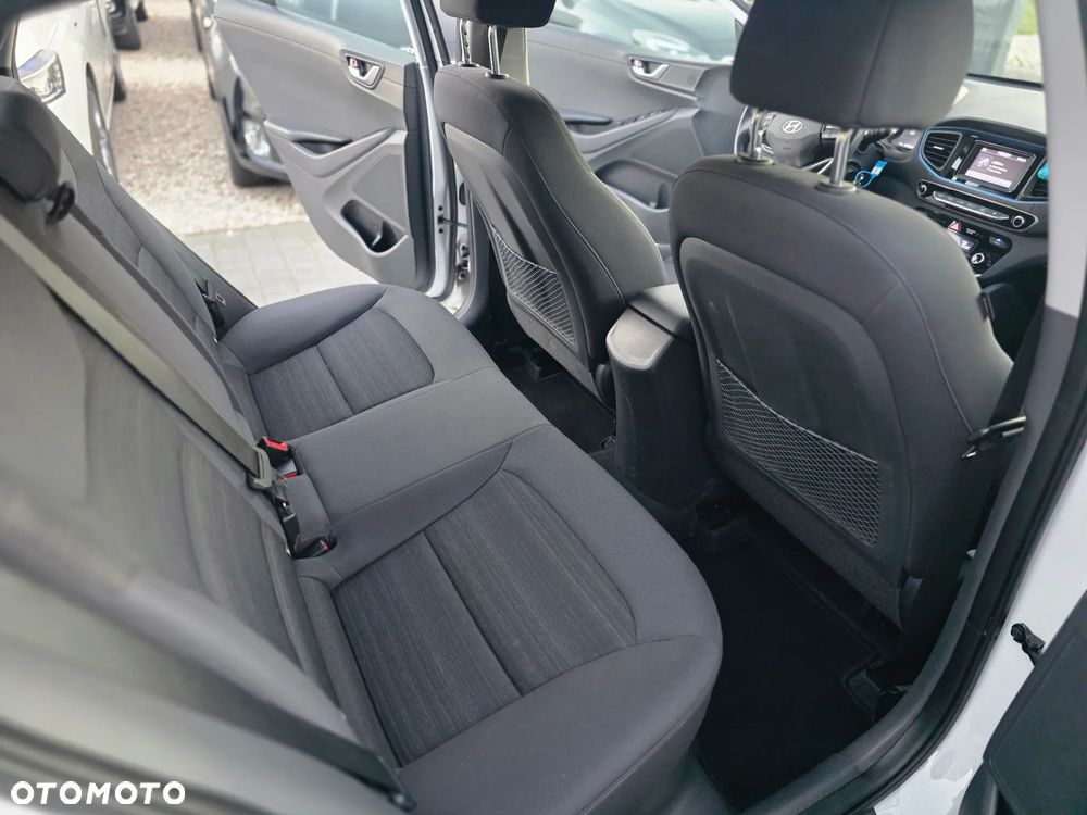 Hyundai IONIQ - 16