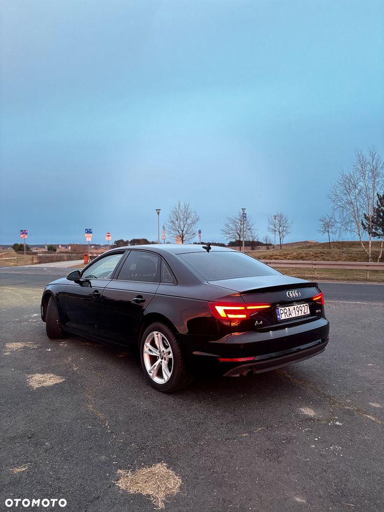 Audi A4 Limousine - 11