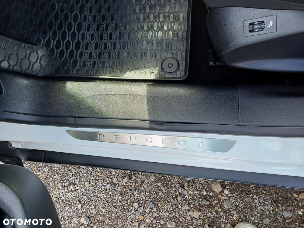 Peugeot 2008 PureTech 110 Stop&Start EAT6 GT-Line Edition - 21