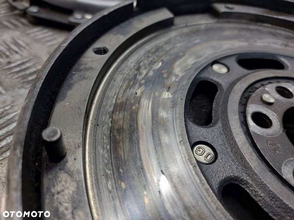 KOŁO DWUMASOWE + TARCZA + DOCISK + ŁOŻYSKO OPOROWE AUDI A4 B6 1.9 TDI - 2