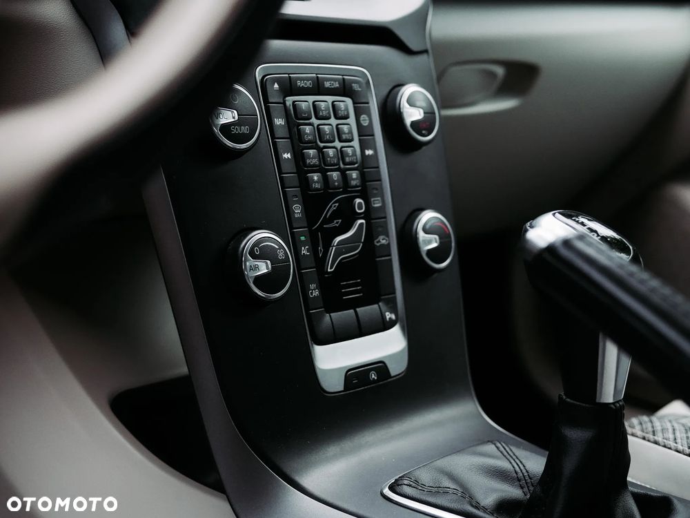 Volvo V40 D2 Drive-E Momentum - 15