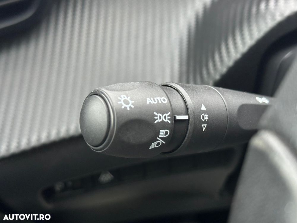 Peugeot 208 1.2 L PureTech STT Allure - 35