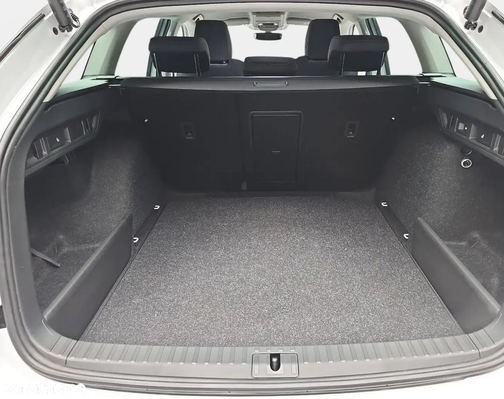 Skoda Octavia 1.5 TSI mHEV Selection DSG - 10