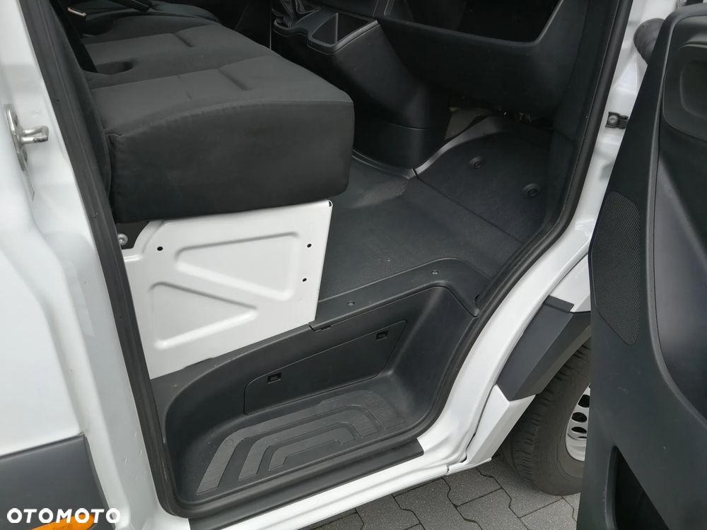 Mercedes-Benz Sprinter - 12