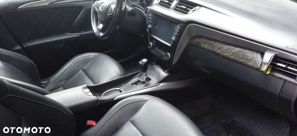 Toyota Avensis 2.0 Premium MS - 11