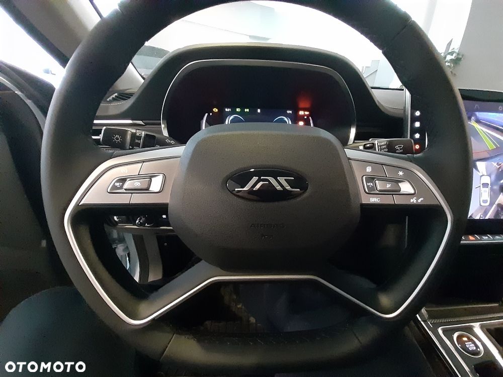 JAC J7 Plus CVT - 12