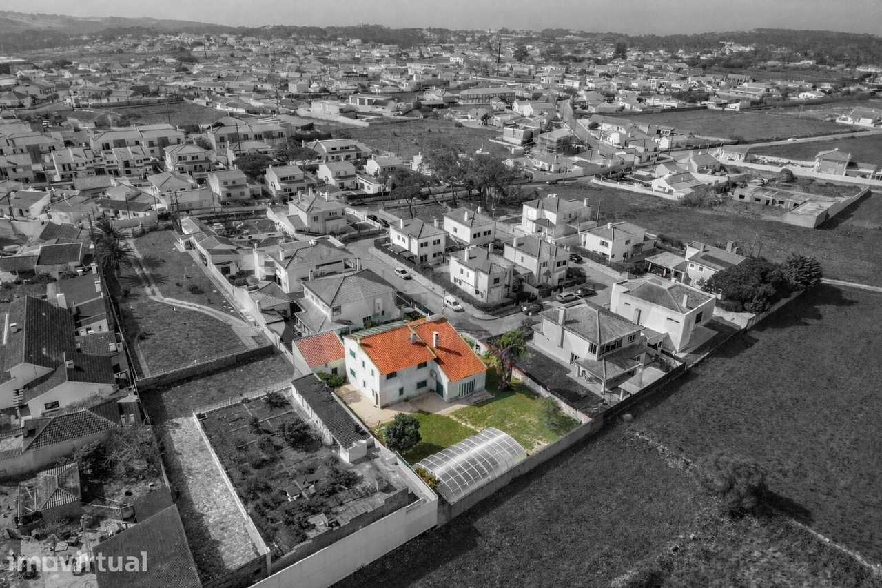 Moradia T5 Independente, com  jardim, piscina coberta e garagem. - Grande imagem: 2/55