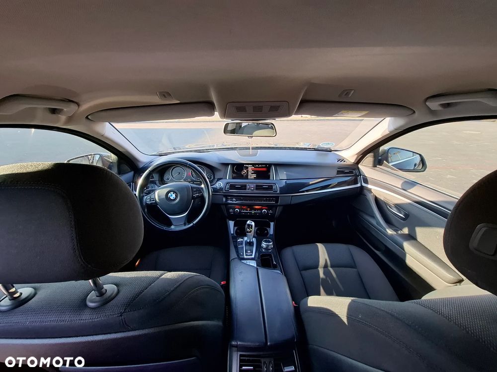 BMW Seria 5 525d - 11