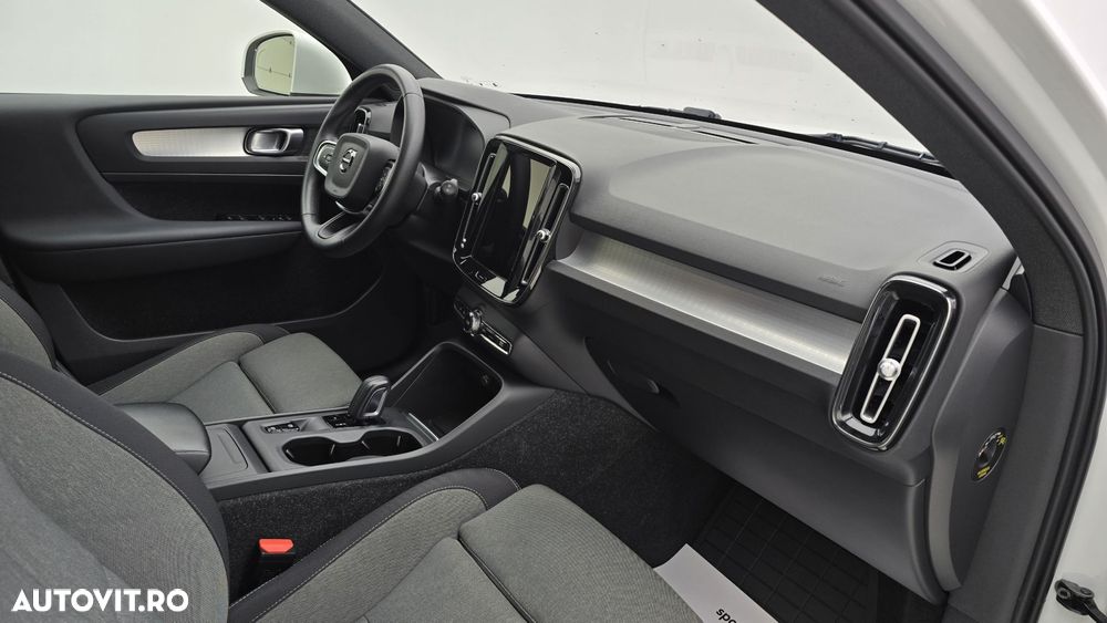 Volvo XC 40 T3 AT8 Momentum Pro - 20