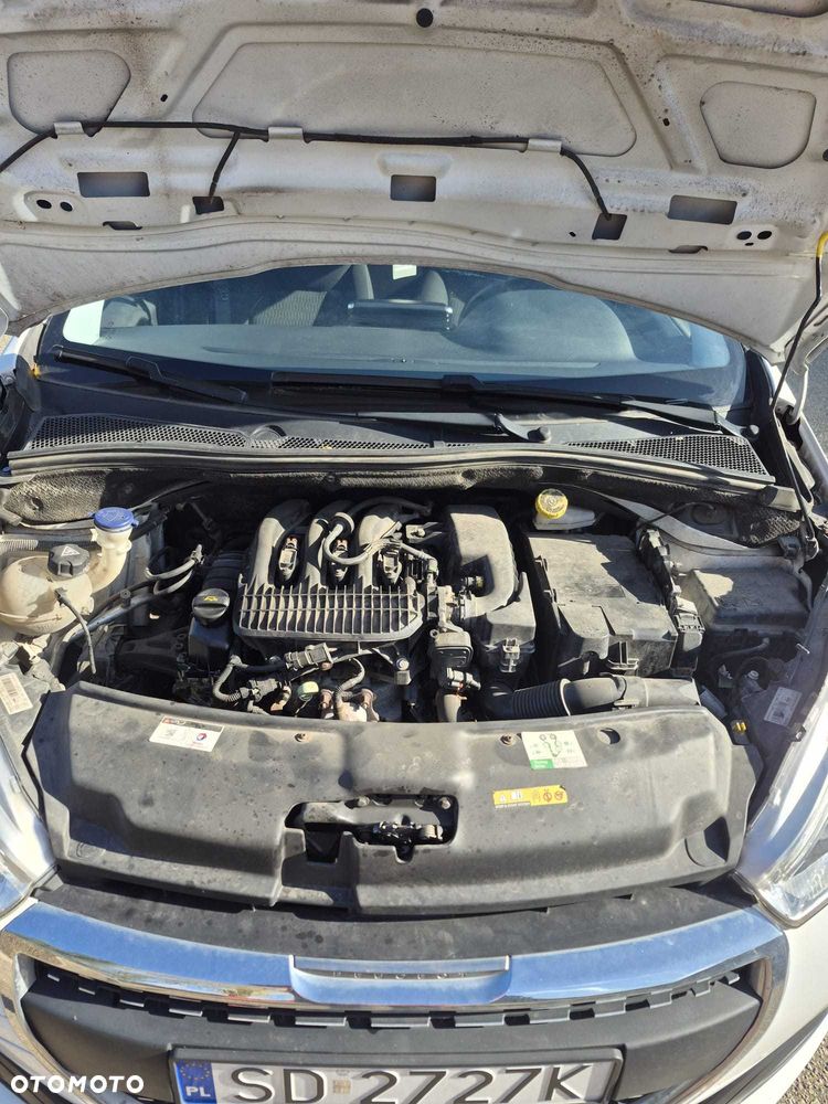 Peugeot 208 - 4