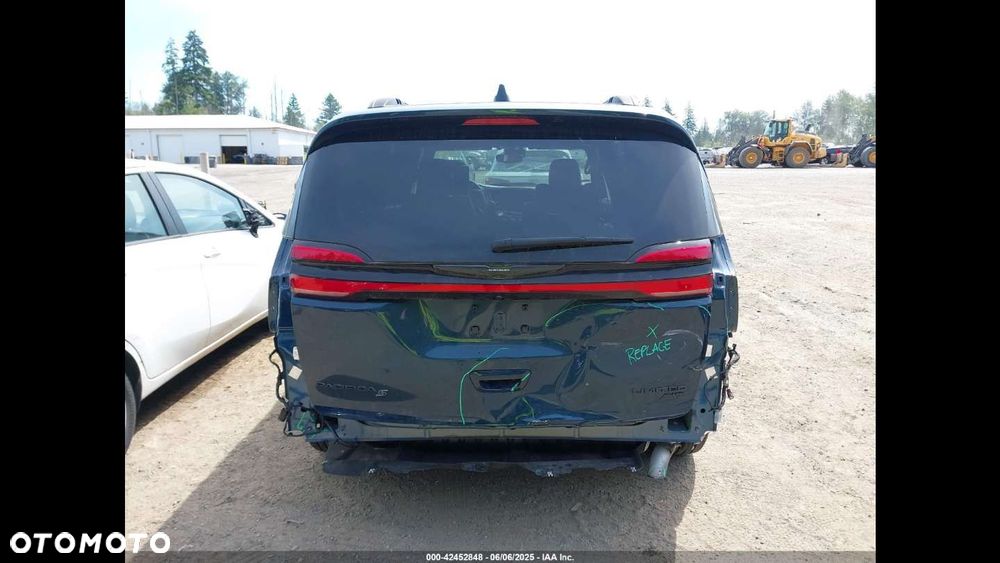 Chrysler Pacifica - 6