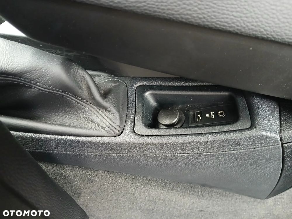 BMW Seria 1 120i Edition Sport - 33